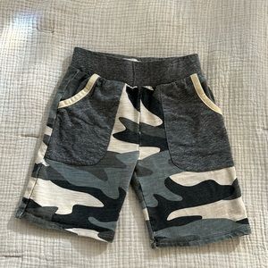 Boys camo short
